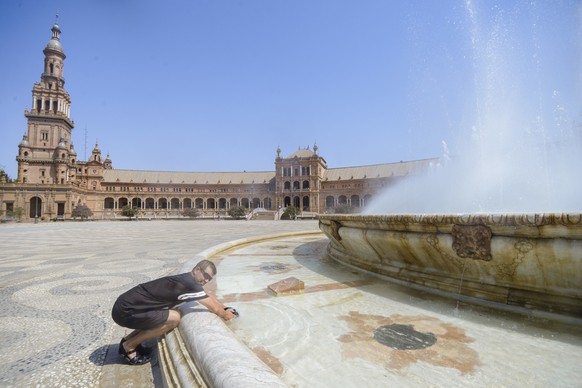 In Spanien sind die Temperaturen teilweise nur noch am Wasser oder in abgedunkelten Räumen auszuhalten.