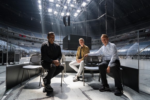 Die Gründer Tom Thomas und Thomas Fasshauer (v.l.) haben sich mit dem Geschäftsführer der Lanxess-Arena Thomas Löcher (r.) zusammengetan.