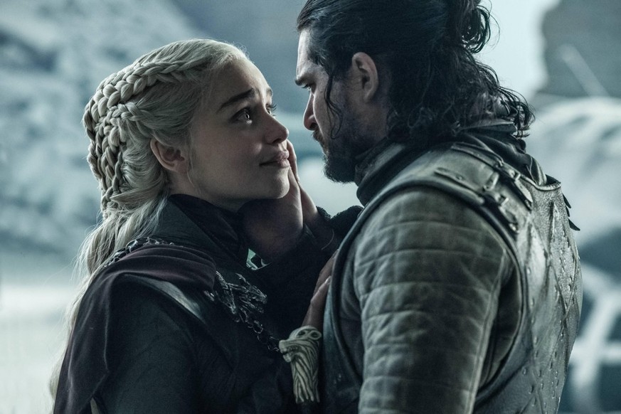 Emilia Clarke, Kit Harington, Game of Thrones Season 8 (2019) Episode 6. Photo Credit: Helen Sloan - HBO / The Hollywood Archive Los Angeles CA PUBLICATIONxINxGERxSUIxAUTxONLY Copyright: xHBOx 33803_1 ...