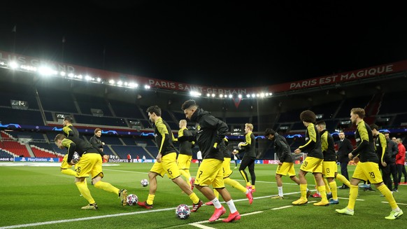 PARIS, FRANCE - MARCH 11: (FREE FOR EDITORIAL USE) In this handout image provided by UEFA, Jadon Sancho of Borussia Dortmund and his team mates warm up prior to the UEFA Champions League round of 16 s ...