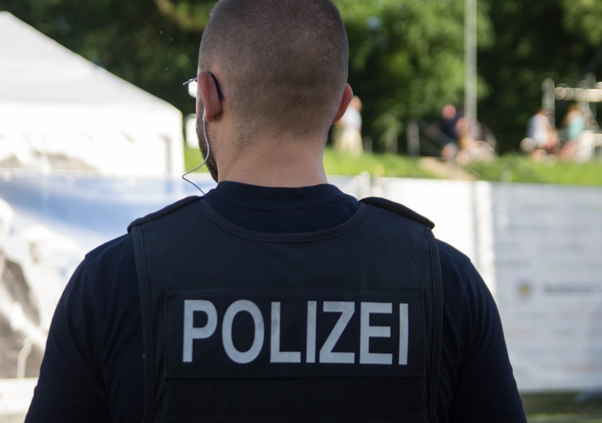 Polizeischüler sollen Kollegen mit Cola-Flasche vergewaltigt haben 