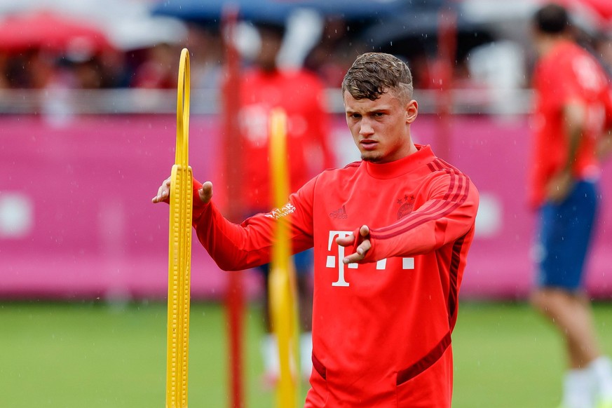 Muenchen, Deutschland, 20.08.2019, 1. Bundesliga, Training FC Bayern Muenchen Michael Cuisance (FCB) gestikuliert, gestik ( Munich Trainingsgelaende an der Saebernerstasse Bavaria Germany eu-images-01 ...