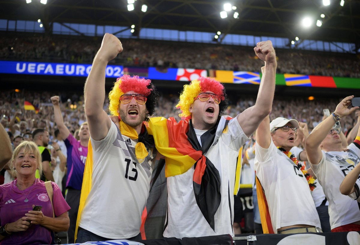 Feature, Jubel Fans aus GER Achtelfinale, Match M37, Deutschland GER - Daenemark DEN, am 29.06.2024 in Dortmund/Deutschland. Fussball Europameisterschaft 2024 vom 14.06. - 14.07.2024 in Deutschland. Â ...