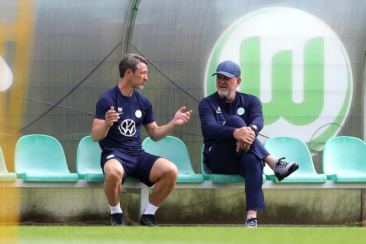 VfL Trainingslager, Seefeld Tirol �sterreich Seefeld, 13.07.2022, FU�BALL - VfL Wolfsburg, Sommertrainingslager, 1. Bundesliga, Saison 2022/23. Cheftrainer Niko Kovac VfL Wolfsburg, Gesch�ftsf�hrer J� ...