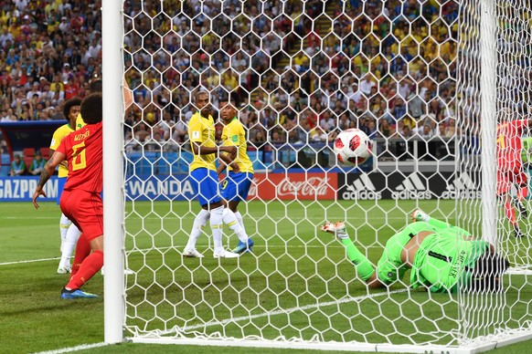 Eigentor von FERNANDINHO (hi,Mitte,BRA) zum 0-1Strafraumszene,Kopfball,Aktion. Brasilien (BRA) - Belgien (BEL) 1-2, Viertelfinale ,Round of Eight,Spiel 58 am 06.07.2018 in Kazan,Kasan Arena. Fussball  ...