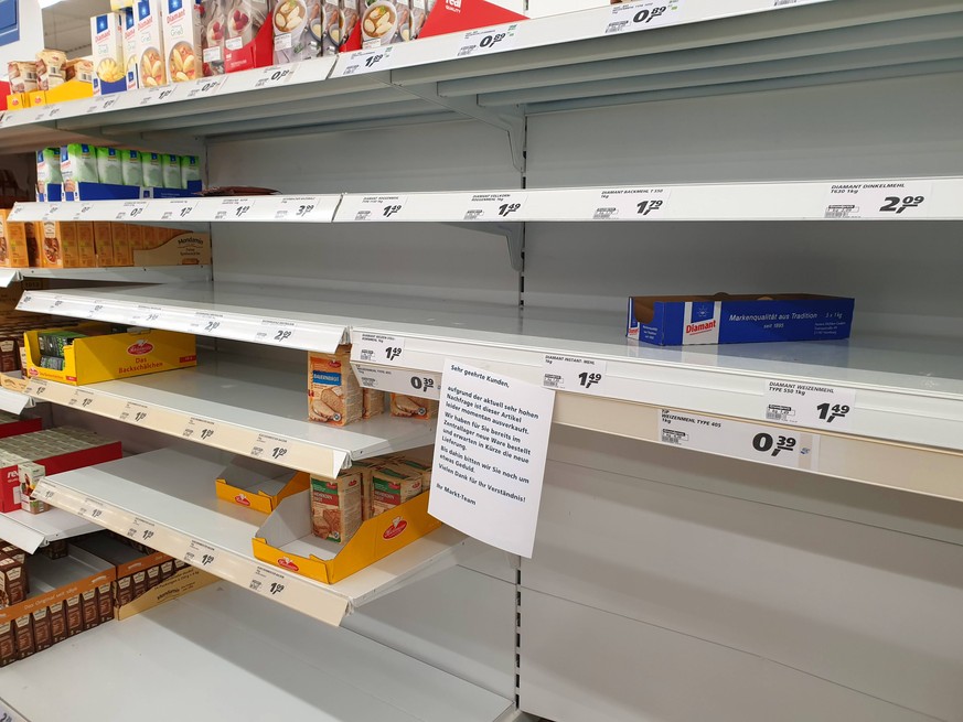 In vielen Supermarktregalen in Frankreich steht kein Senf mehr.