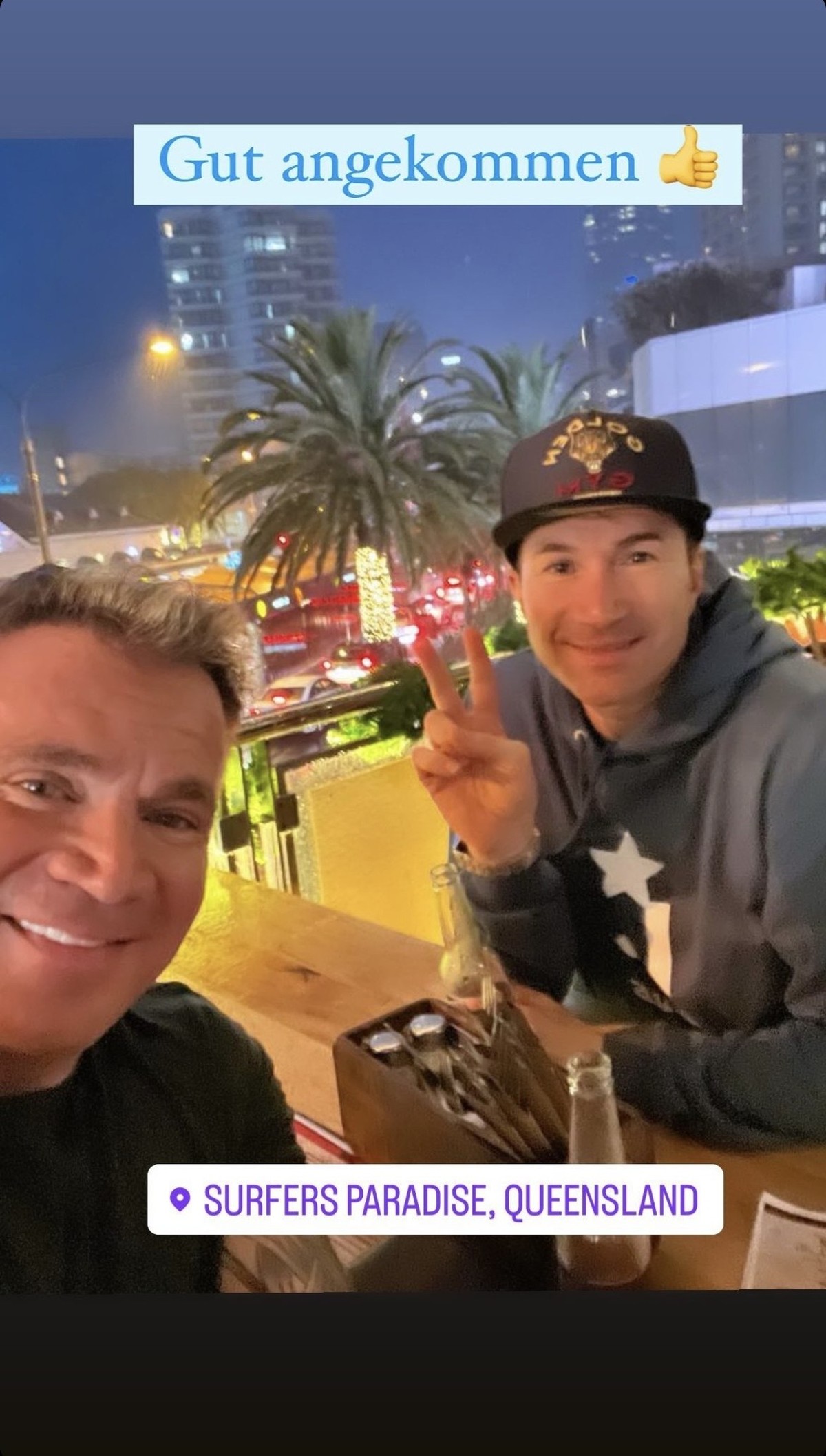 Bei Regen sind Peter Klein (l.) und Lucas Cordalis in Australien angekommen.