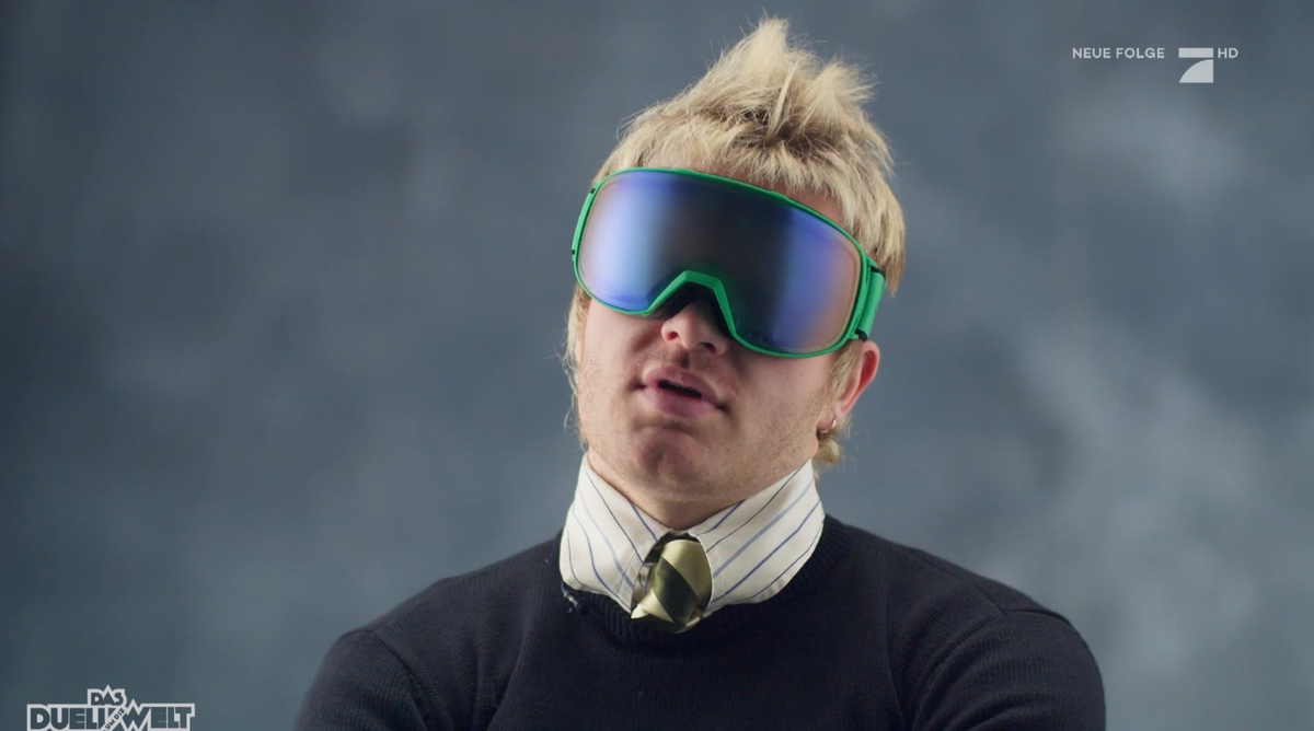 Ski Aggu zeigt sich in der Öffentlichkeit nie ohne Ski-Brille