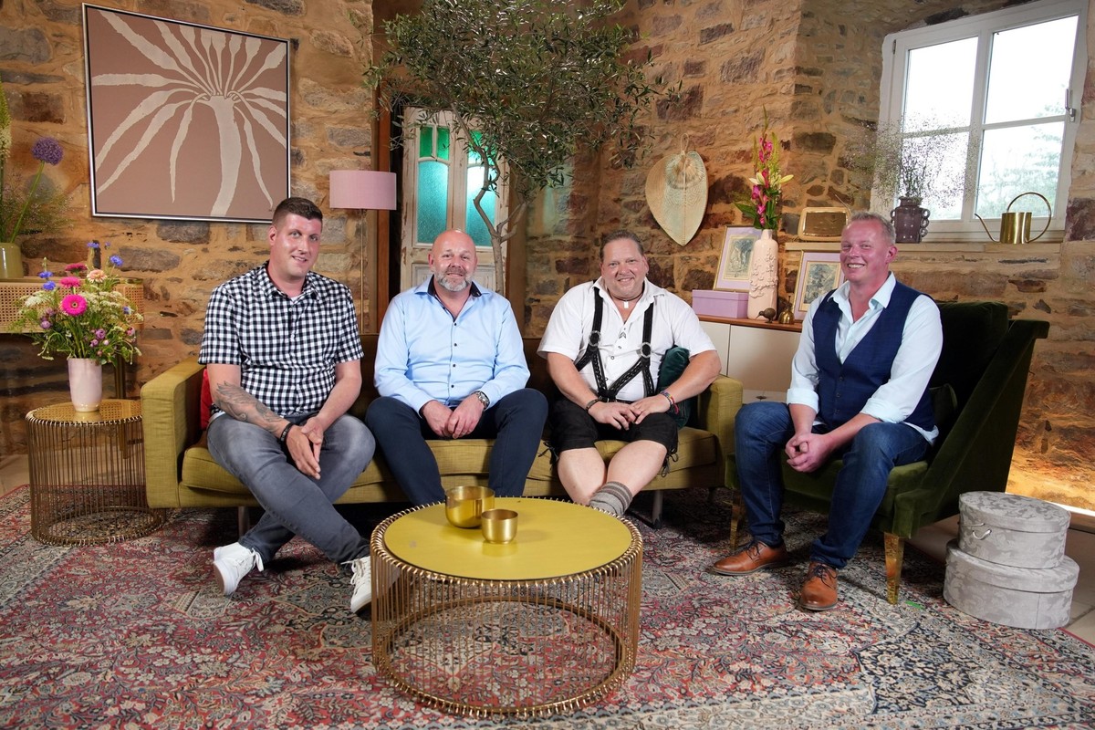 Auf dem Scheunenfest lernt Milchbauer Heino (r.) Markus, Bj�rn und Gernot (v.l.) n�her kennen. F�r wen wird er sich entscheiden? Wer wird ihn auf seinen Hof begleiten?


+++ Die Verwendung des sendung ...