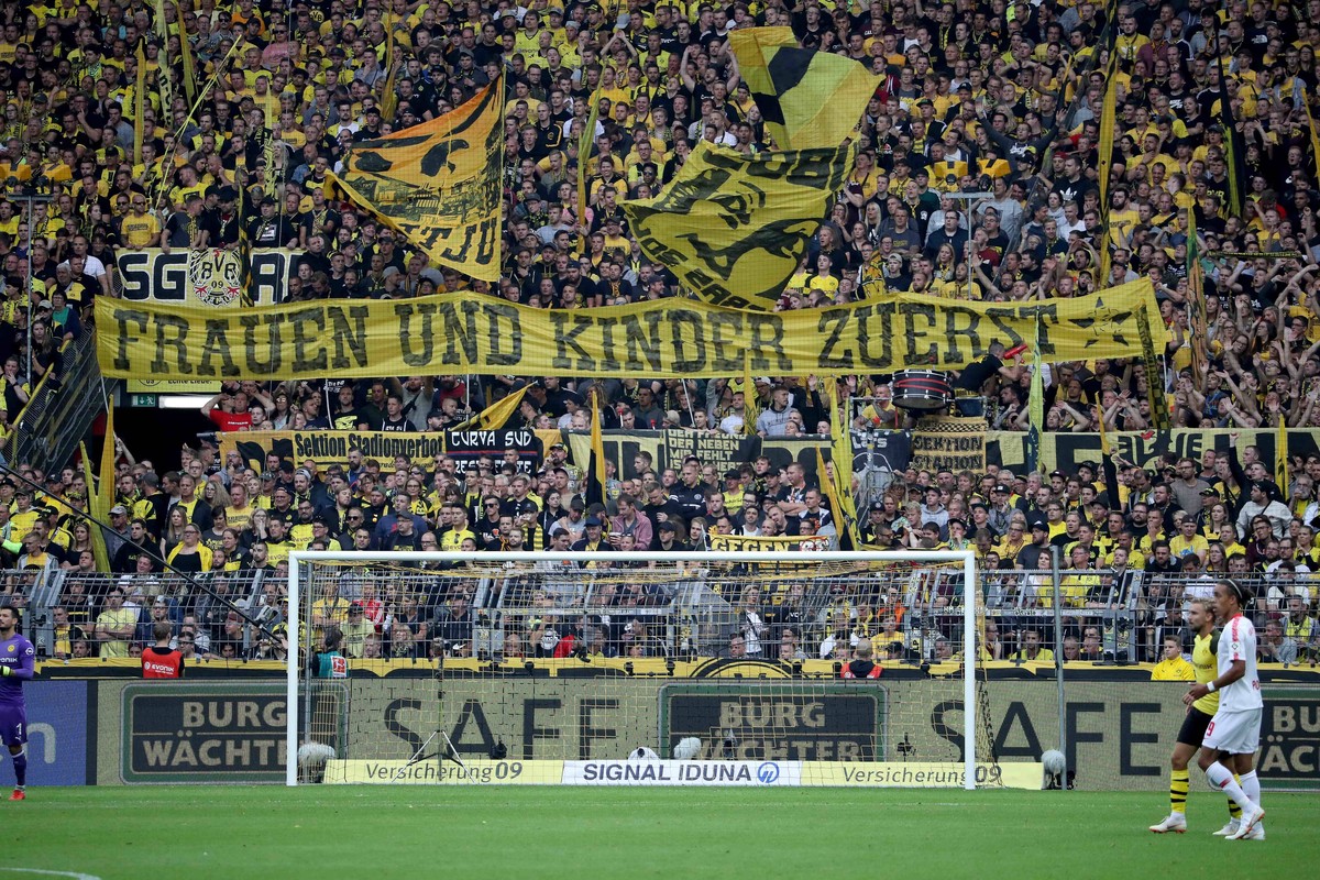 xuhjbx Dortmund, Signal Iduna Park, 26.08.18, 1. Bundesliga - 1. Spieltag - Borussia Dortmund - RB Leipzig Bild: Banner BVBV Fans Dortmund *** xuhjbx Dortmund Signal Iduna Park 26 08 18 1 Bundesliga 1 ...
