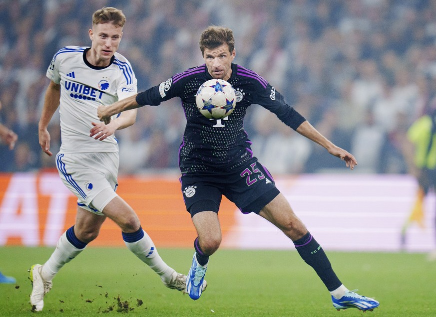 FC Bayern München&#039;s Thomas Müller, right, shields the ball from FC Copenhagen&#039;s Valdemar Lund during the Champions League group A soccer match between FC Copenhagen and FC Bayern Munich in C ...