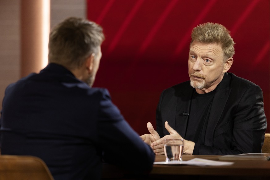 HANDOUT - 20.12.2022, -: Ex-Tennisstar Boris Becker beantwortet die Fragen von Moderator Steven Gätjen in einem Exklusiv-Interview, das in der Sendung «Sat.1 Spezial. Boris Becker» am Dienstag, 20.12. ...