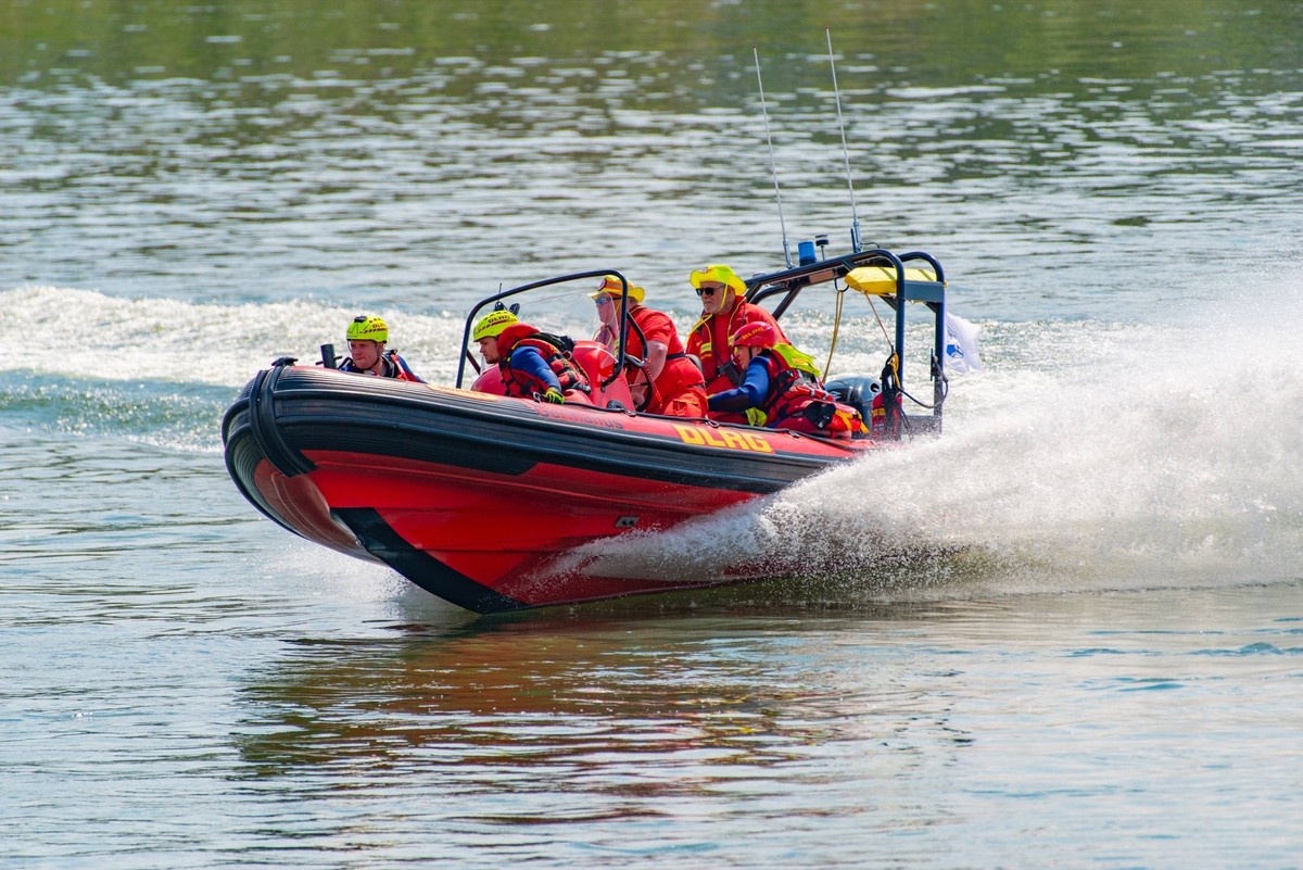 RECORD DATE NOT STATED DLRG-Rettungsboot im Einsatz auf dem Rhein DLRG-Rettungsboot im Einsatz auf dem Rhein. Unkel, Rheinland-Pfalz, Deutschland, 24.06.2023 *** DLRG lifeboat in action on the Rhine D ...