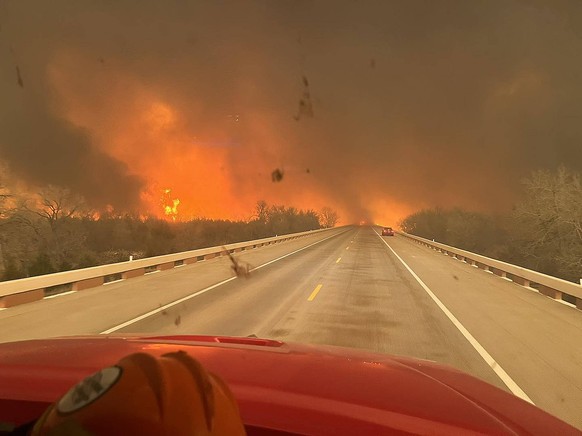 Ein höllenartiges Inferno herrscht derzeit im Nordwesten Texas.