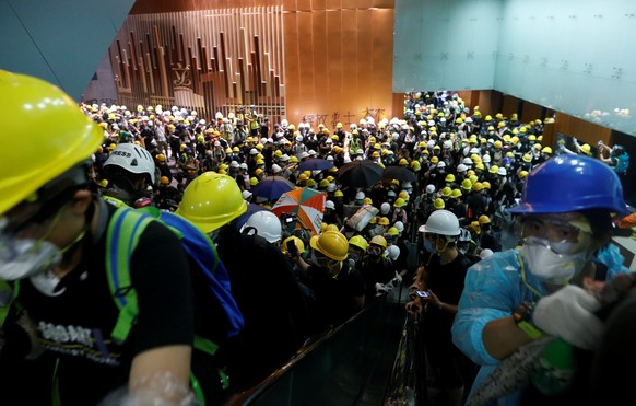 REFILE - CORRECTING BYLINE Protesters break into the Legislative Council building during the anniversary of Hong Kong&#039;s handover to China in Hong Kong, China July 1, 2019 July 1, 2019. REUTERS/St ...