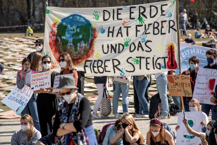 Globaler Klimastreik von Fridays for Future, Kundgebung auf dem Königsplatz, München, 25. März 2022 Deutschland.