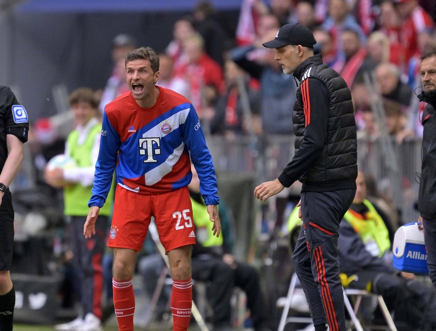 30.04.2023, Fussball 1. Bundesliga 2022/2023, 30.Spieltag, FC Bayern München - Hertha BSC Berlin, in der Allianz-Arena München. Thomas Müller FC Bayern München regt sich auf. Trainer Thomas Tuchel re, ...