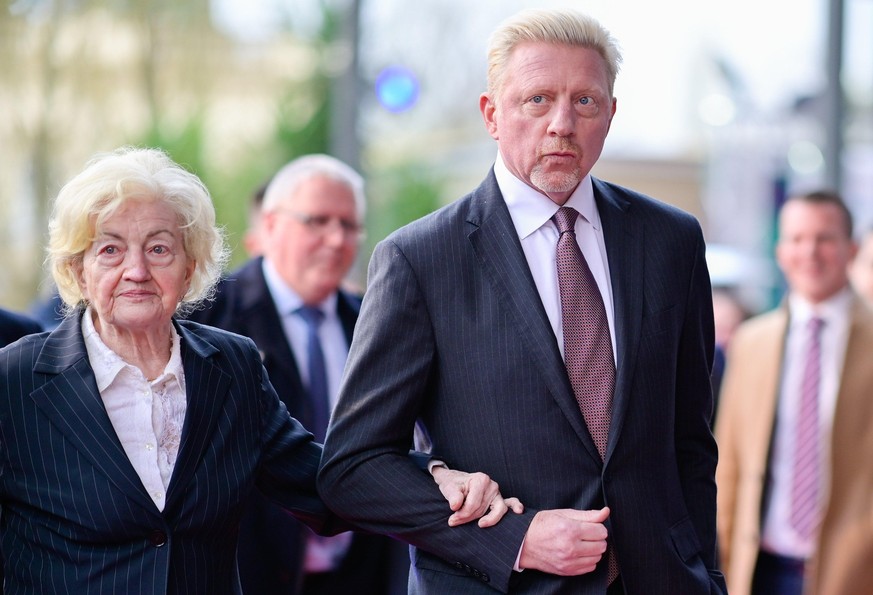 Boris Becker gemeinsam mit seiner Mutter Elvira Becker. Die Haft ihres Sohnes ist für die 86-Jährige eine schwierige Situation.