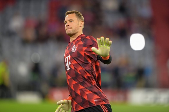 Fu�ball, UEFA Championsleague, 20220913, FC Bayern M�nchen - FC Barcelona, Barca Im Bild Manuel NEUER FC Bayern M�nchen, 1 begr��t winkt Fans Aufw�rmen. M�nchen Allianz Arena Bayern Deutschland *** So ...