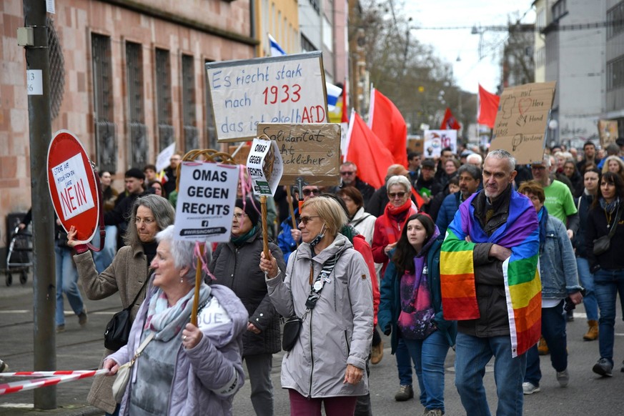Eine Demonstration gegen die AFD am Sonntag 17.03.2024 in Saarbrücken. *** A demonstration against the AFD on Sunday 17 03 2024 in Saarbrücken bub