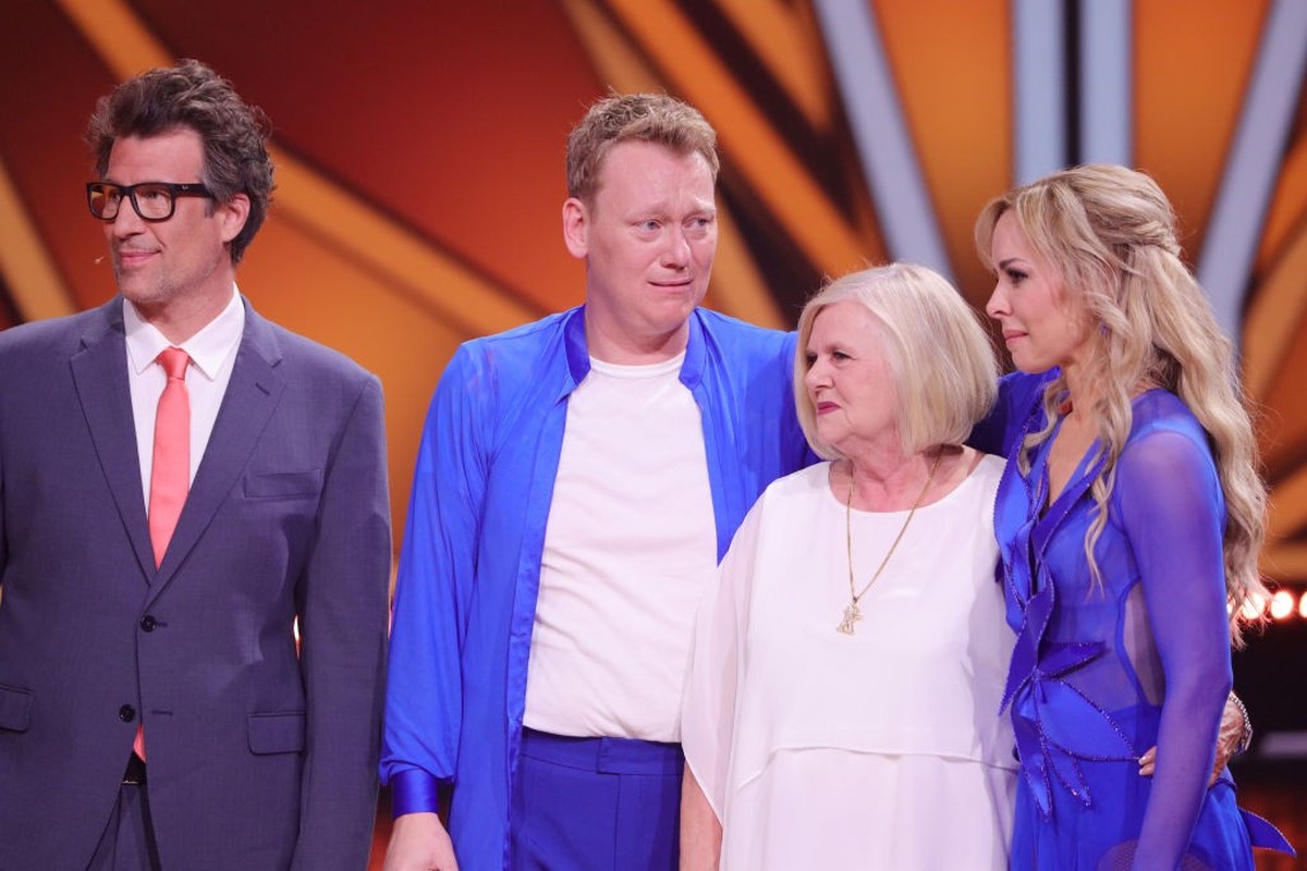 COLOGNE, GERMANY - APRIL 28: Host Daniel Hartwich, Jens Knossalla (aka Knossi), Ida Knossalla and Isabel Edvardsson react on stage during the 9th &quot;Let&#039;s Dance&quot; show at MMC Studios on Ap ...