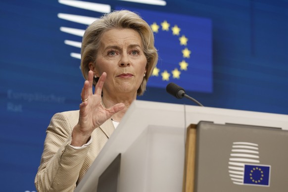 27.10.2023, Belgien, Brüssel: Ursula von der Leyen, Präsidentin der Europäischen Kommission spricht während einer Medienkonferenz auf einem EU-Gipfel. Die Staats- und Regierungschefs der Europäischen  ...