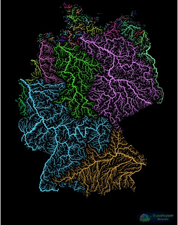 Die hydrographische Karte Deutschlands wird von nur vier großen Entwässerungssystemen dominiert: Die Donau (orange) im Süden, der Rhein (blau) im Westen, die Elbe (lila) im Osten und die Weser (grün). In der Antike war der Rhein die Grenze zwischen dem römischen Reich und den Deutschen. Rom versuchte einst, die Grenze zur Elbe zu verschieben, was den Lauf der Geschichte radikal verändert hätte.