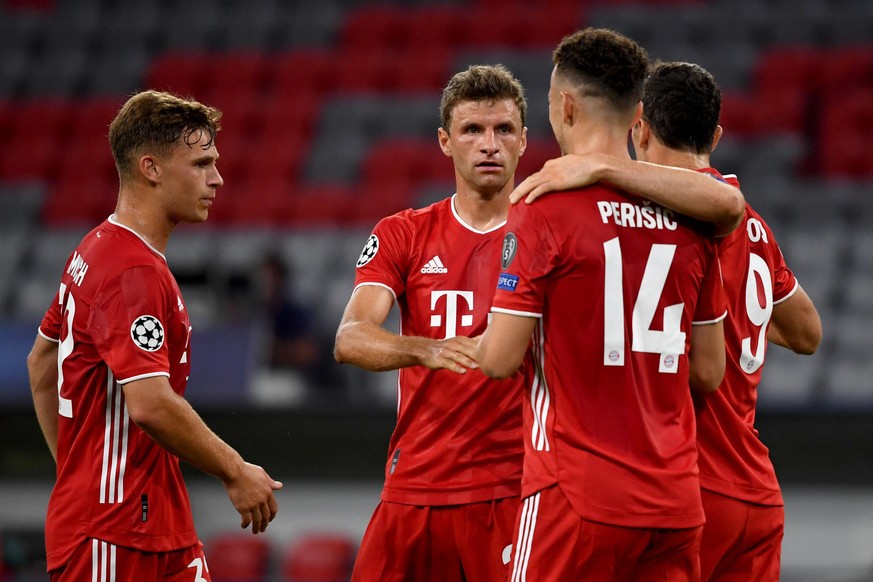 08.08.2020, Bayern, München: Fußball: Champions League, K.o.-Runde, Achtelfinale, Rückspiel: FC Bayern München - FC Chelsea in der Allianz Arena. Münchens Ivan Perisic (2.v.r.) jubelt nach seinem Tref ...