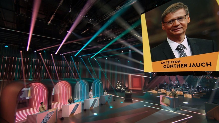 Günther Jauch wird mitten in der ProSieben-Show ins Studio geschaltet.