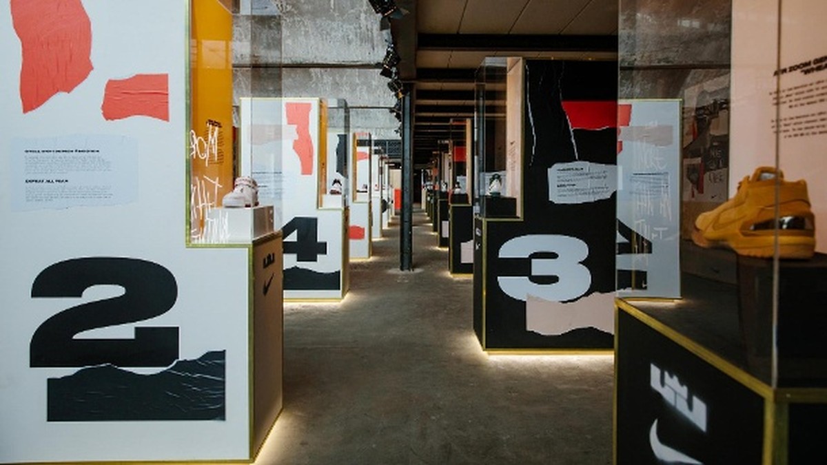 Meilensteine: Die Ausstellung von James’ Schuhen.