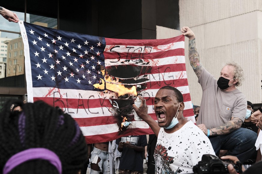 May 29, 2020, Atlanta, Georgia, U.S: Protesters gather outside of CNN headquarters in Atlanta to protest the killing of George Floyd in Minneapolis. Atlanta U.S. - ZUMAb165 20200529znpb165007 Copyrigh ...