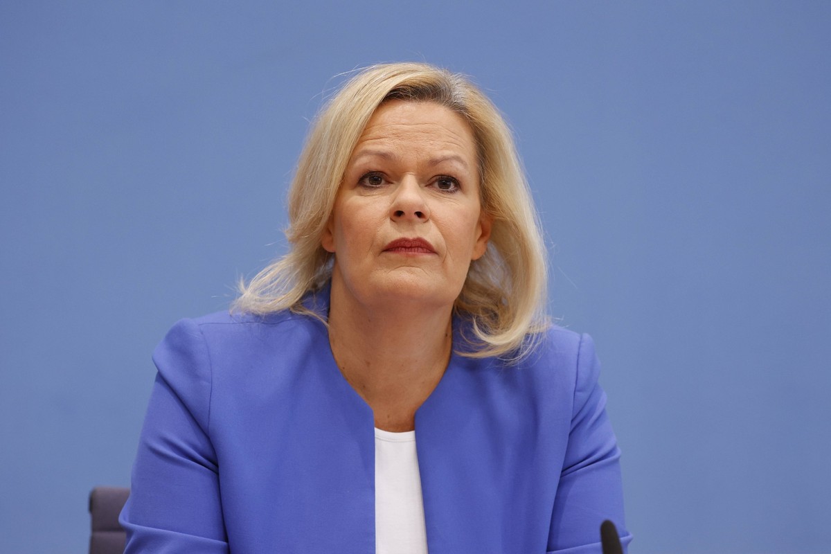 Bundesministerin des Innern und f