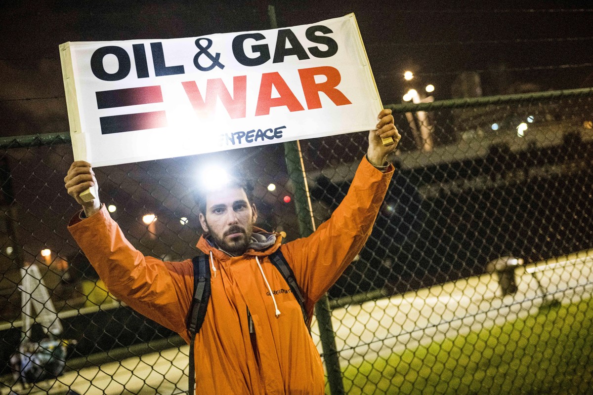 Illustration picture taken during a protest action of Greenpeace environmental activists, blocking an oil tanker carrying Russian oil in the Antwerp harbour in the early hours of Saturday 09 April 202 ...