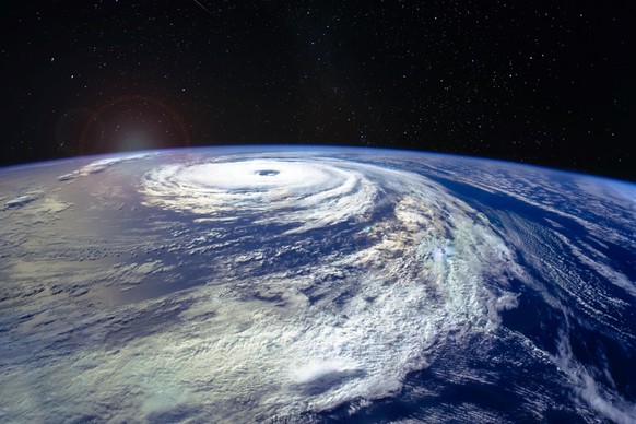 Hurrikan-Florenz über die Atlantics in der Nähe der US-Ostküste, gesehen von der Raumstation. Klaffende Auge von einem Hurrikan der Kategorie 4. Elemente des Bildes von der NASA eingerichtet.