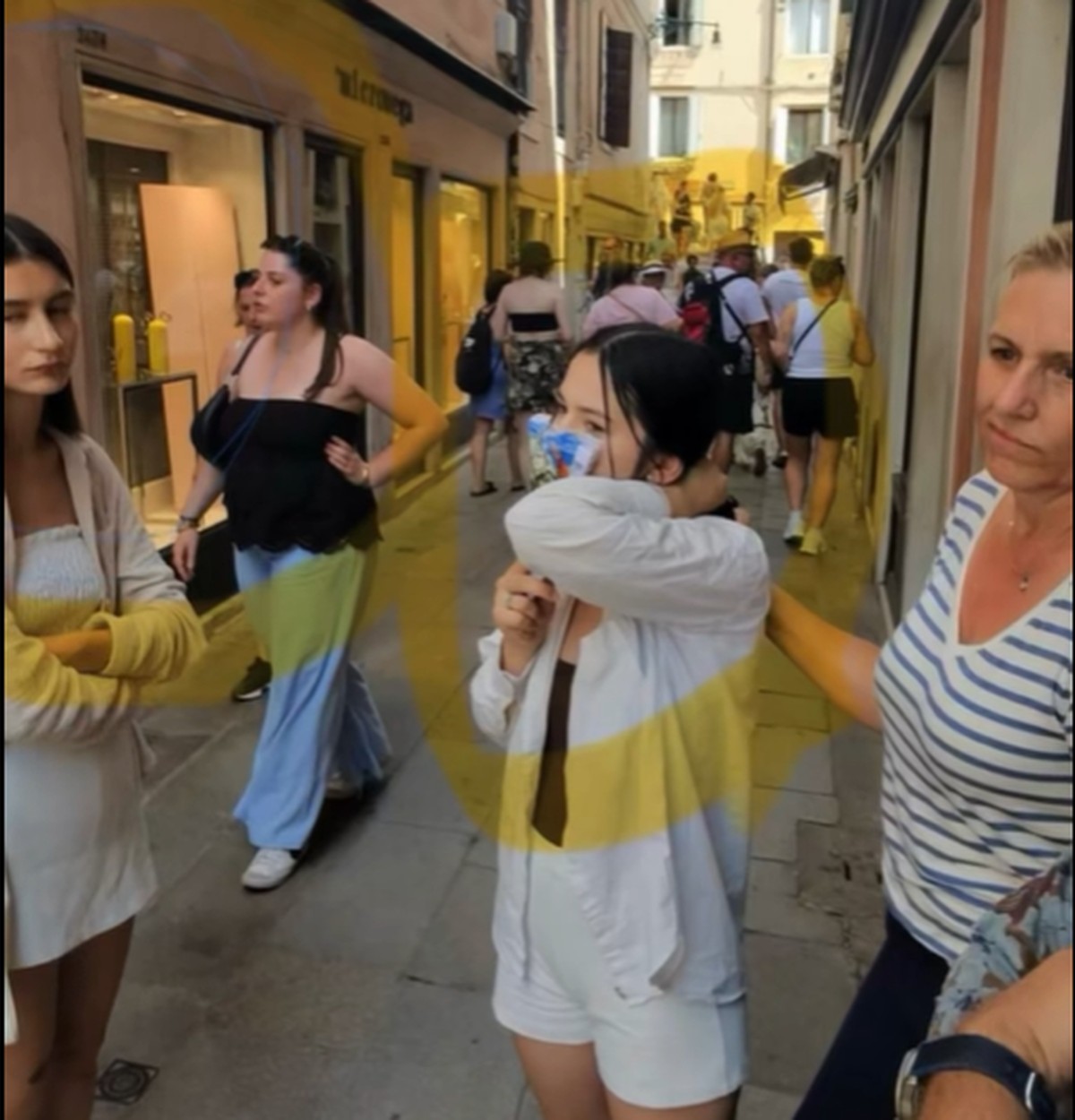 Eine amerikanische Touristin ließ eine Taschendiebin nicht einfach so davon kommen.