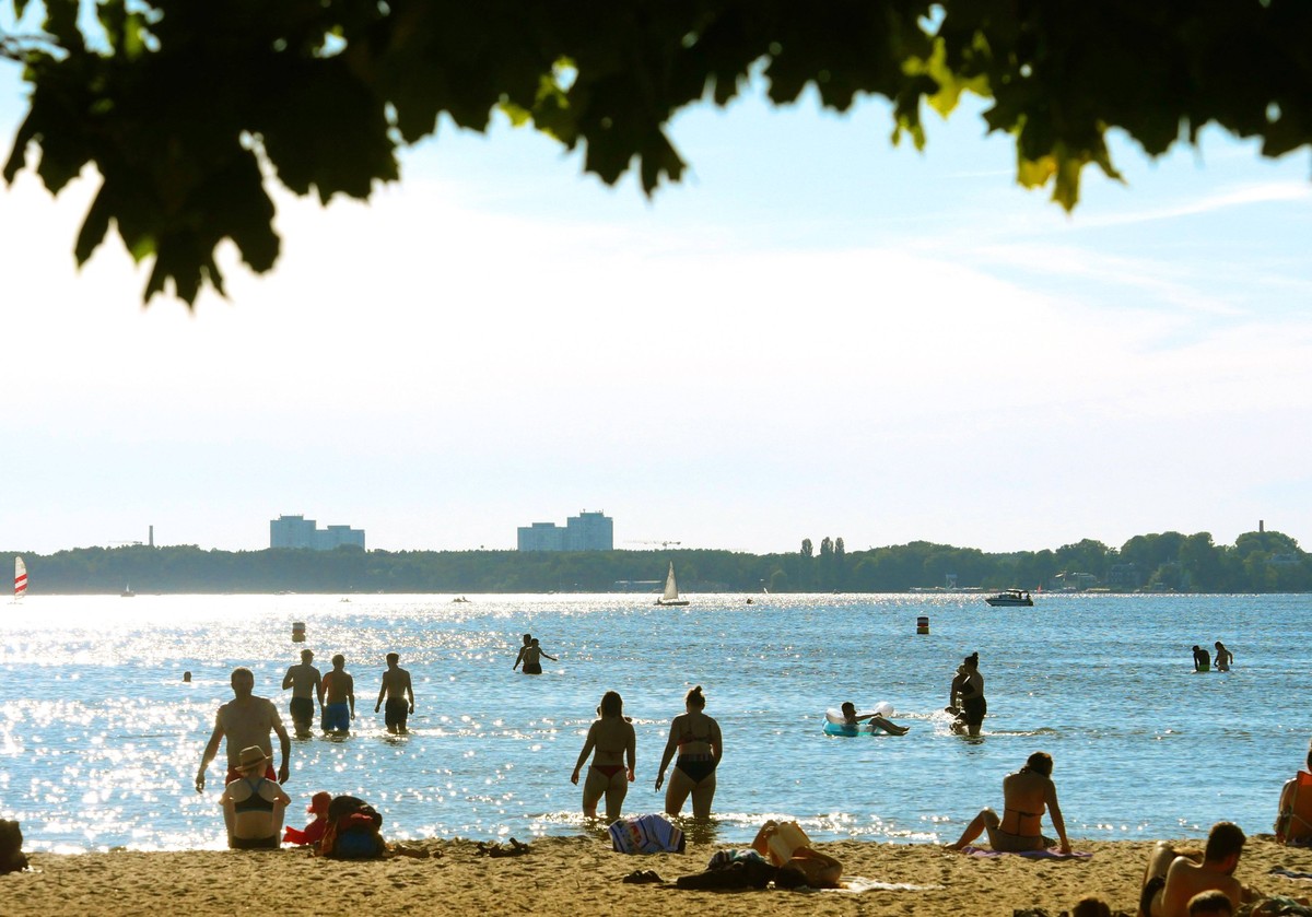 13.08.2024, Berlin - Deutschland. Strandbad Müggelsee. *** 13 08 2024, Berlin Germany Lido Müggelsee