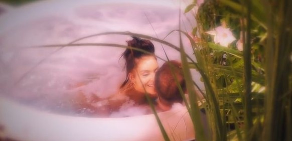 Promi Big Brother Janine Mit Tobi In Badewanne Einer Ruiniert