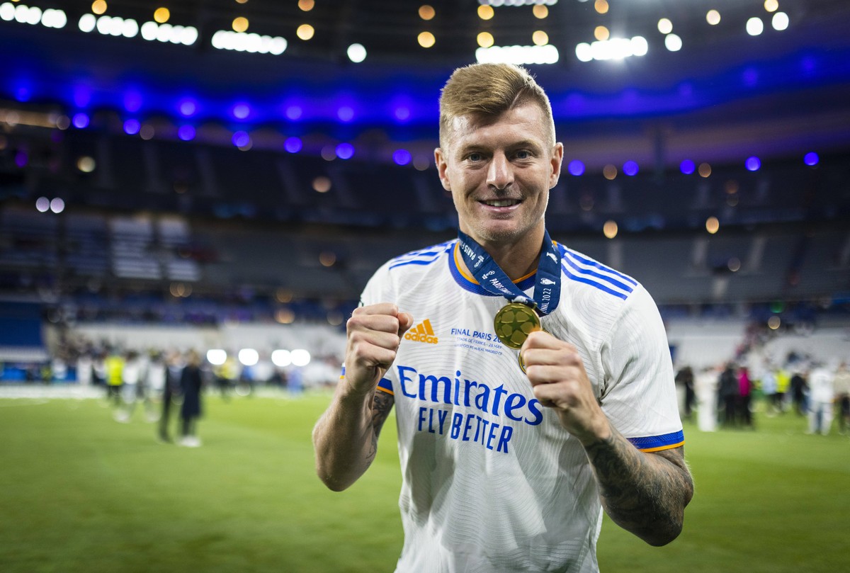 Schlussjubel: Toni Kroos Real mit Medaille FC Liverpool - Real Madrid Paris, Champions League, Finale, 28.05.2022, Fussball Saison 2021/22 Foto: Moritz M�ller *** Final cheer Toni Kroos Real with meda ...