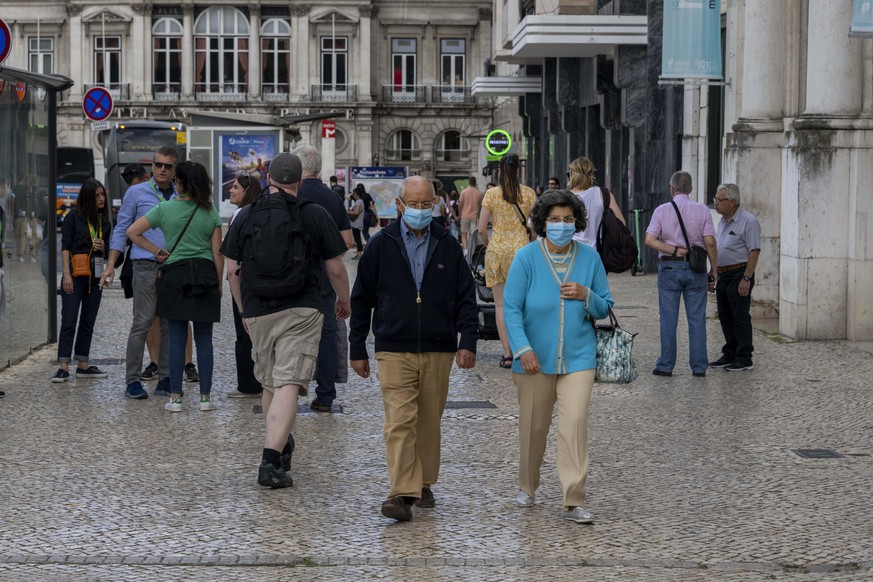 People wearing protective masks are seen walking near the Restauradores monument. Lisbon, May 23, 2022. The European Centre for Disease Prevention and Control (ECDC) has shared maps of the progression ...