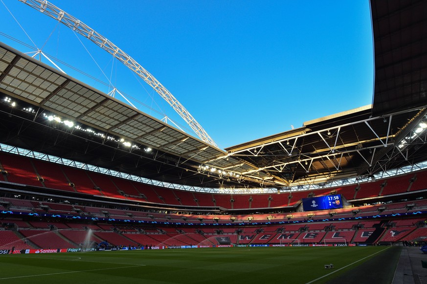 London, England 03.10.2018, UEFA Champions League - 2018/19 Season, Vorrunde, Gruppe B, Tottenham Hotspur - FC Barcelona Barca Uebersicht Wembley Stadion, Innen ansicht ( DeFodi056 *** London England  ...