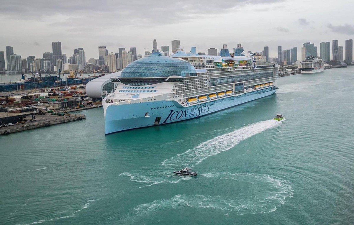 TRV-CRU-ICON-OF-THE-SEAS-2-MI Royal Caribbean s Icon of the Seas, the world s largest cruise ship, heads to the dock during its first arrival into PortMiami on Jan. 10, 2024. Pedro Portal/El Nuevo Her ...