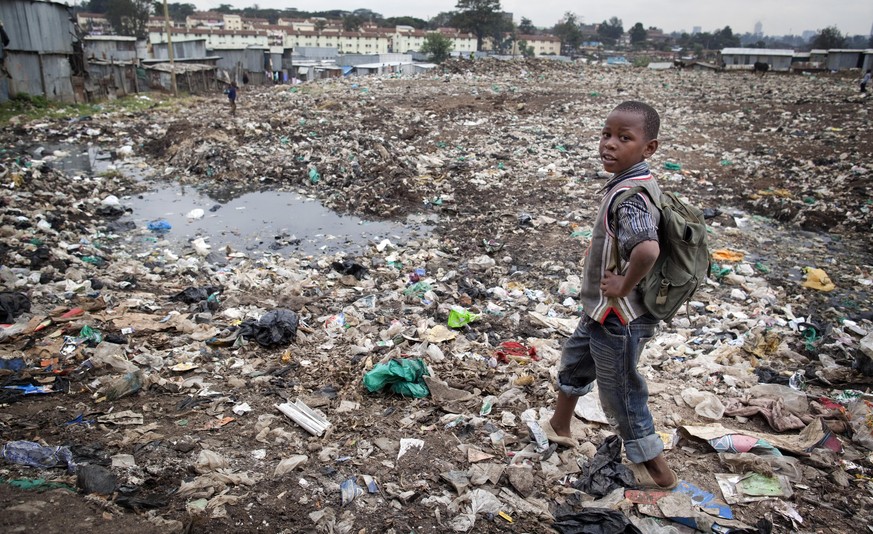Muellhalde in einem Armenviertel ( Eastleigh )in Nairobi, Kenia. KEIN MODEL RELEASE vorhanden. 15.08.2011. | Garbage dump in a slum (Eastleigh) in Nairobi, Kenya. NO MODEL RELEASE available. 15.08.201 ...