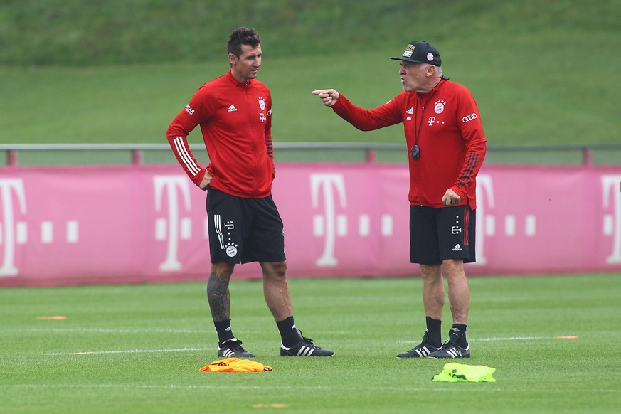 Muenchen, Deutschland 11. September 2020: 1. BL - 20/21 - FC Bayern Muenchen Training 11.09.2020 v.li. Co- Trainer Miroslav Klose FC Bayern Muenchen und Co- Trainer Hermann Gerland FC Bayern Muenchen, ...