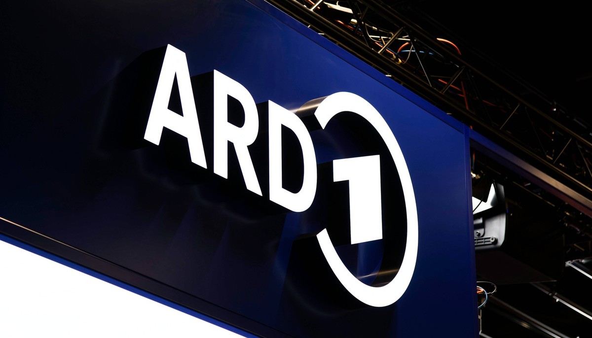 21.08.2024, Spielemesse gamescom in Köln. Logo am Stand von ARD. 21.08.2024, Spielemesse gamescom in Köln 21.08.2024, Spielemesse gamescom in Köln *** 21 08 2024, games fair gamescom in Cologne Logo a ...