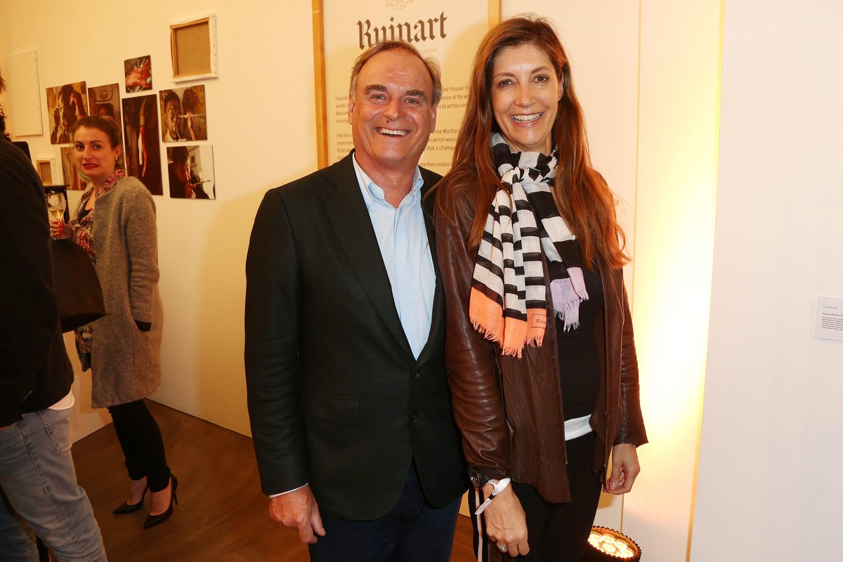 Georg Kofler mit Ehefrau Christiane zu Salm beim Pre Opening zum Gallery Weekend mit RUINART X LIU BOLIN in der Galerie Deschler in Berlin. Alles begann mit dem tschechischen Kvºnstler Alphonse Mucha, ...