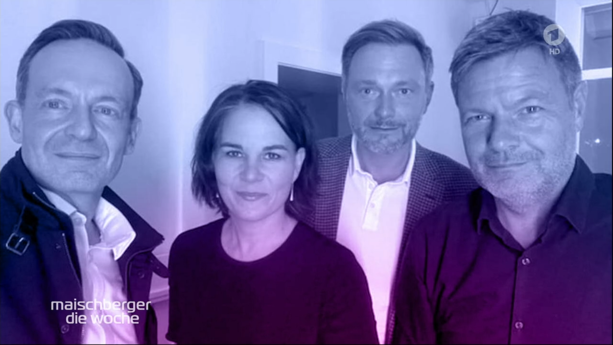 Volker Wissing, Annalena Baerbock, Christian Lindner und Robert Habeck (von links): Mit einem Vierer-Selfie in die Ampel-Vorgespräche.