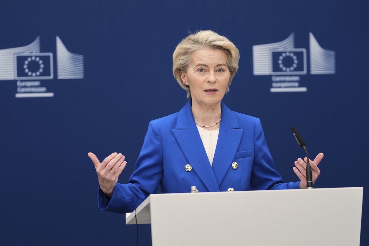 04.03.2025, Belgien, Brüssel: Die Präsidentin der Europäischen Kommission, Ursula von der Leyen, spricht während einer Medienkonferenz zum Verteidigungspaket im EU-Hauptquartier. Foto: Virginia Mayo/A ...