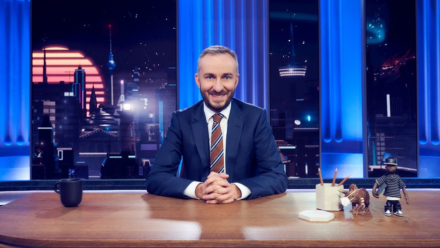 Jan Böhmermann im Studio.