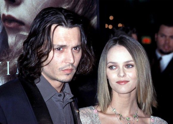 Johnny Depp and his girlfriend Vanessa Paradis arrive for the Los Angeles premiere of the movie &quot;Sleepy Hollow&quot; November 17, 1999. (Photo by Brenda Chase/Online USA/Newsmakers)