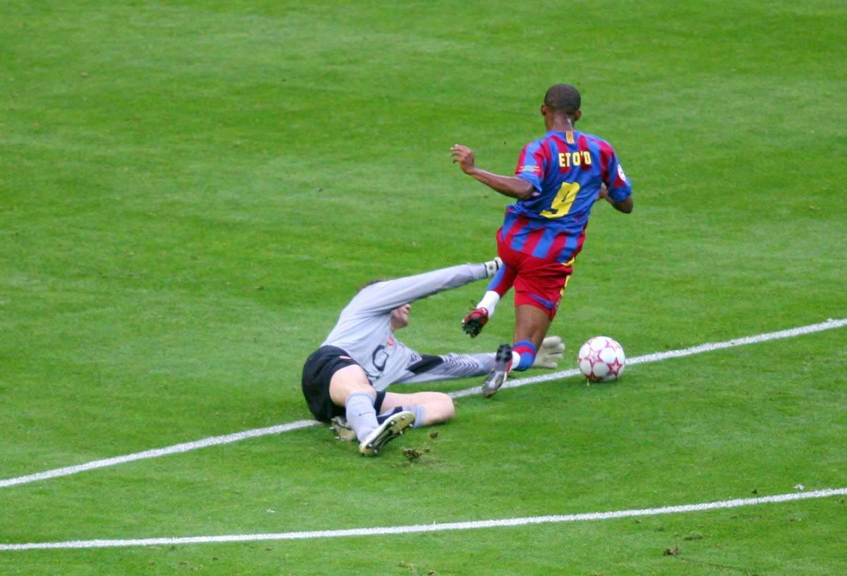 May 17, 2006 - Stade De France, PARIS, FRANCE - JANS LEHMANN ALMOST BRINGS DOWN SAMUEL ETOO.2006 LEAGUE CHAMPIONS-BARCELONA VS. ARSENAL .PARIS FRANCE 05-17-2006. MICHAEL MAYHEW- - 2006.K47922. BARCELO ...